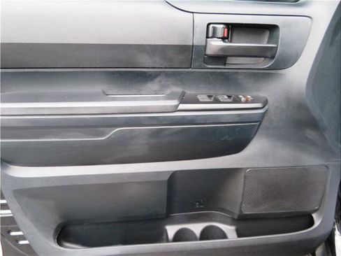 Used 2017 Toyota Tundra SR image 12