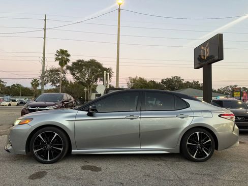 Used 2018 Toyota Camry XSE image 6