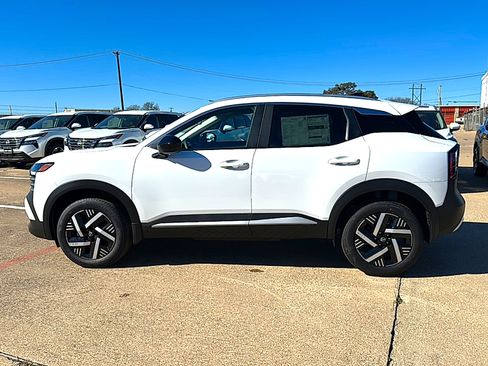 New 2026 Nissan Kicks SV w/ SV Premium Package image 5