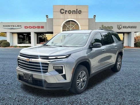 Used 2026 Chevrolet Traverse LT FWD image 7