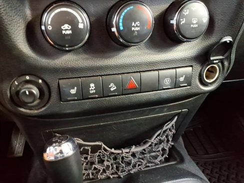 Used 2014 Jeep Wrangler Unlimited Sahara w/ Connectivity Group AWD/4WD image 16