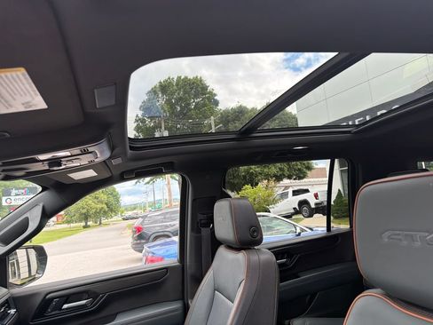 Used 2025 GMC Yukon XL AT4 AWD/4WD image 22