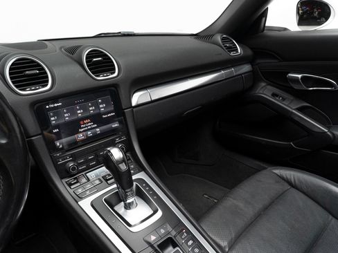 Used 2022 Porsche 718 Boxster RWD image 26