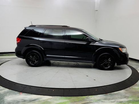 Used 2019 Dodge Journey SE w/ Premium Group FWD image 4