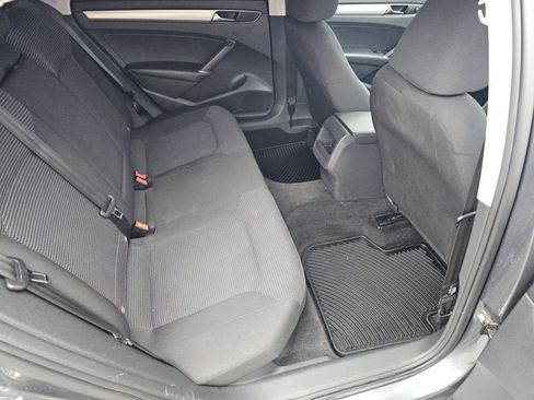 Used 2018 Volkswagen Passat 2.0T S image 5
