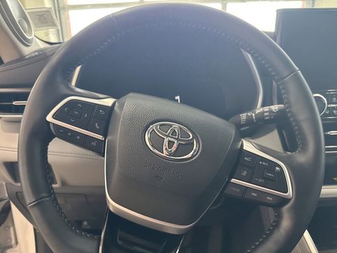 Used 2023 Toyota Highlander Limited image 20