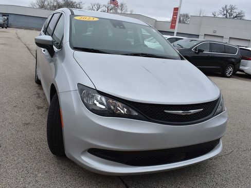 Used 2023 Chrysler Voyager LX image 10