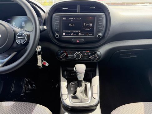 Used 2025 Kia Soul LX w/ LX Technology Package image 17