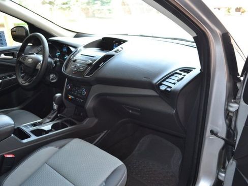 Used 2017 Ford Escape SE image 25