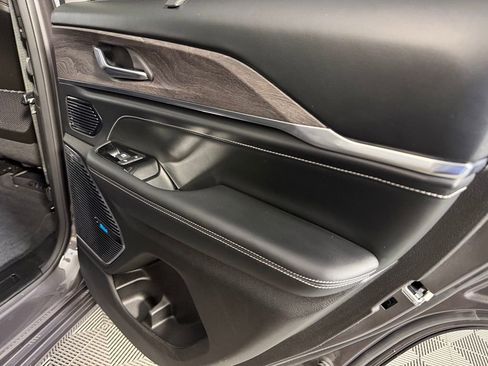 Certified 2022 Jeep Grand Cherokee Overland w/ Advanced Protech Group III image 33