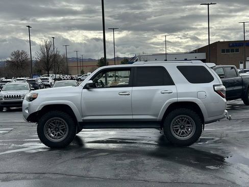 Used 2017 Toyota 4Runner SR5 image 6