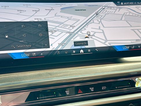 Used 2023 BMW 740i w/ Parking Assistance Package image 13