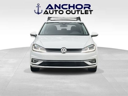Used 2019 Volkswagen Golf SE image 2
