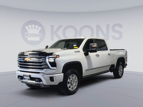Used 2024 Chevrolet Silverado 2500 High Country w/ Technology Package AWD/4WD image 5