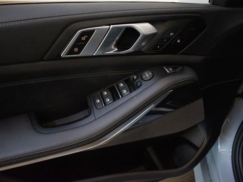 Used 2025 BMW X5 xDrive40i w/ M Sport Package AWD/4WD image 23