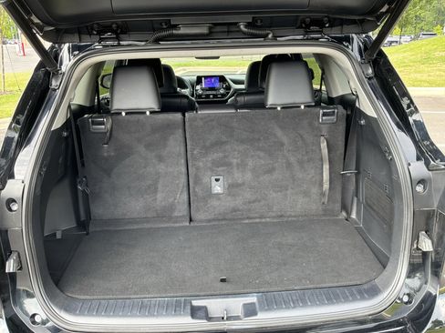 Used 2023 Toyota Highlander XLE FWD image 33