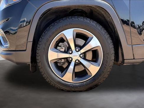 Used 2019 Jeep Cherokee Limited AWD/4WD image 8