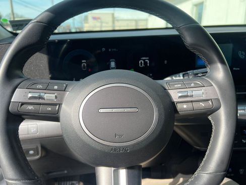 Used 2025 Hyundai Kona SEL image 28