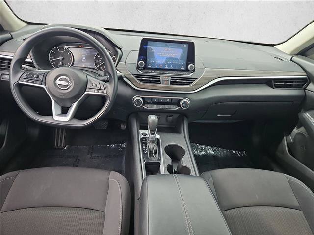 Used 2025 Nissan Altima 2.5 SV FWD image 21