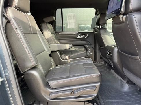 Used 2021 Chevrolet Suburban RST w/ Luxury Package image 11