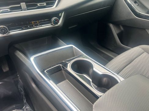 Used 2025 Chevrolet Equinox LT FWD image 36