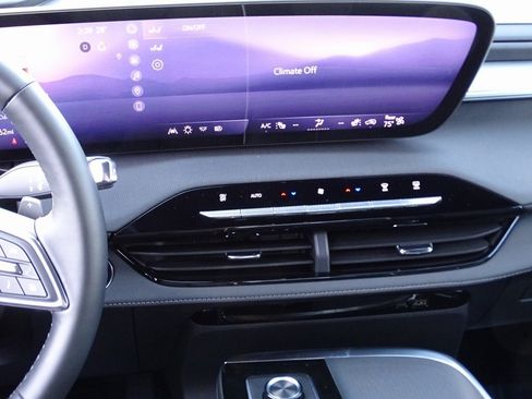 Used 2025 Buick Enclave Preferred image 24