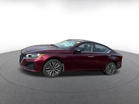 Used 2025 Nissan Altima 2.5 SV image 7