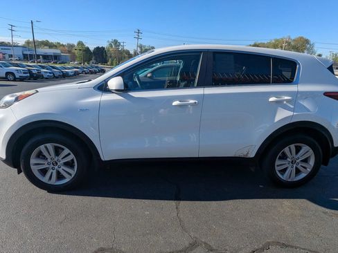 Used 2017 Kia Sportage LX image 4