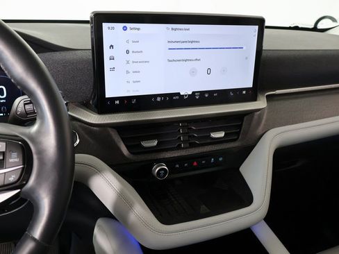 Used 2025 Ford Explorer Platinum w/ Ultimate Package image 5