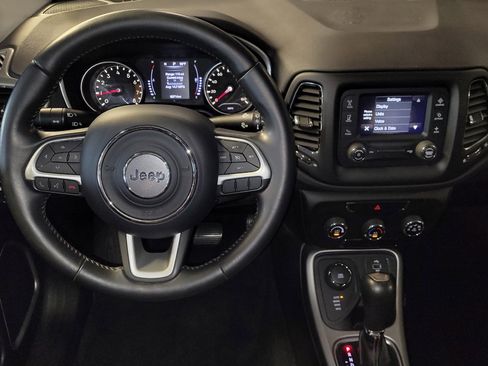 Used 2018 Jeep Compass Latitude AWD/4WD image 22