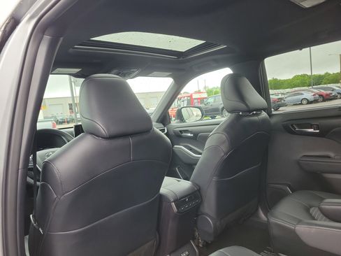 Used 2025 Toyota Highlander XSE AWD/4WD image 20