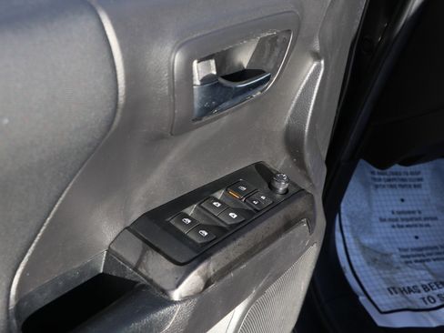 Used 2022 Toyota Tacoma TRD Off-Road image 10