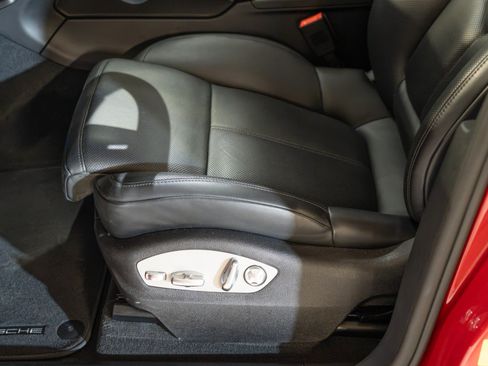 Certified 2024 Porsche Macan AWD/4WD image 14