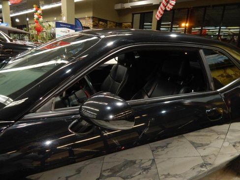 Used 2017 Dodge Challenger SXT Plus image 10