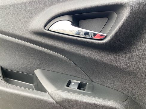 Used 2025 Chevrolet Trax LT image 11