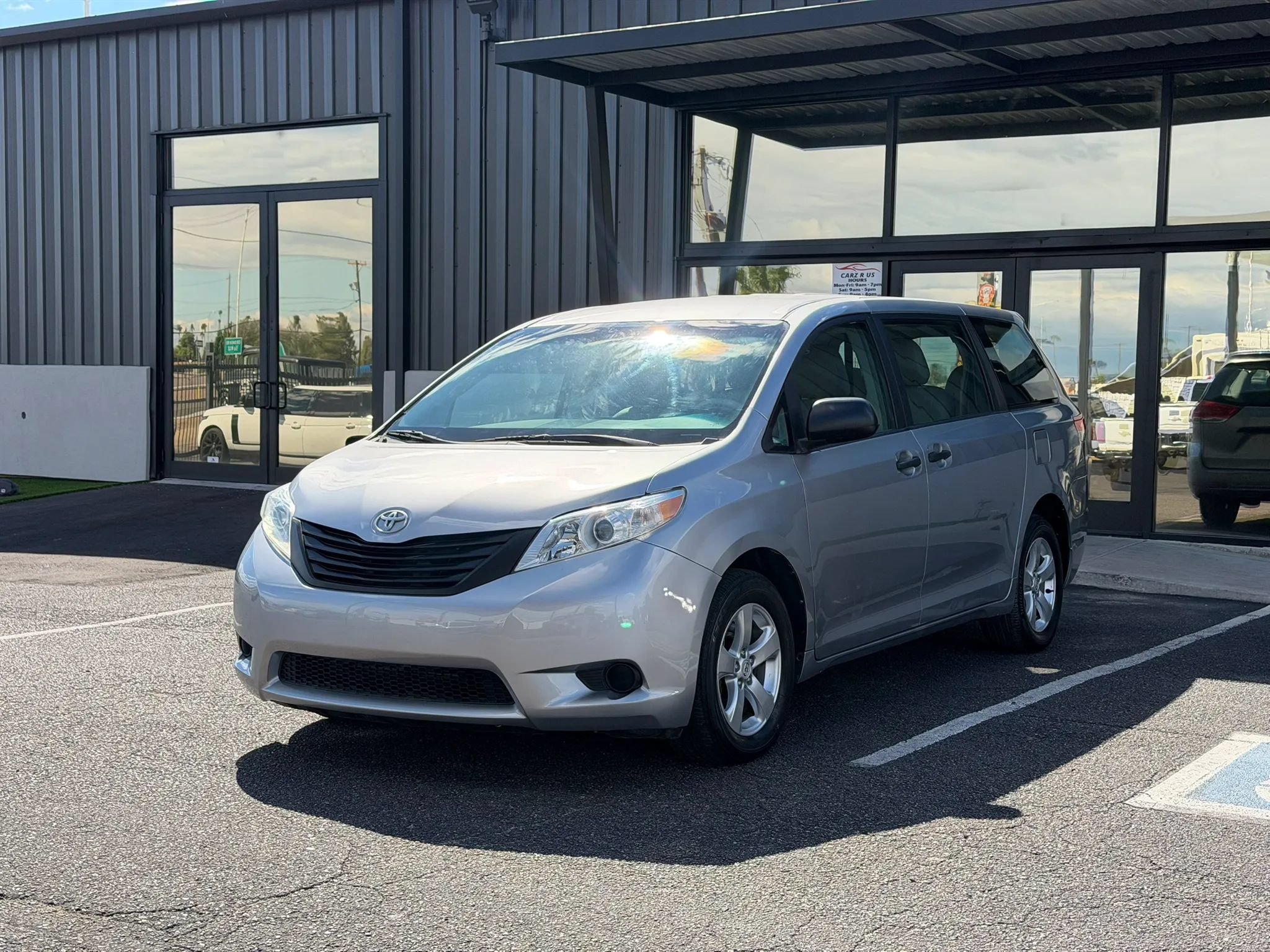 Used 2011 Toyota Sienna FWD image 1