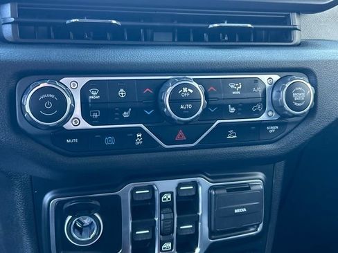 Used 2024 Jeep Wrangler Unlimited w/ Convenience Group AWD/4WD image 66