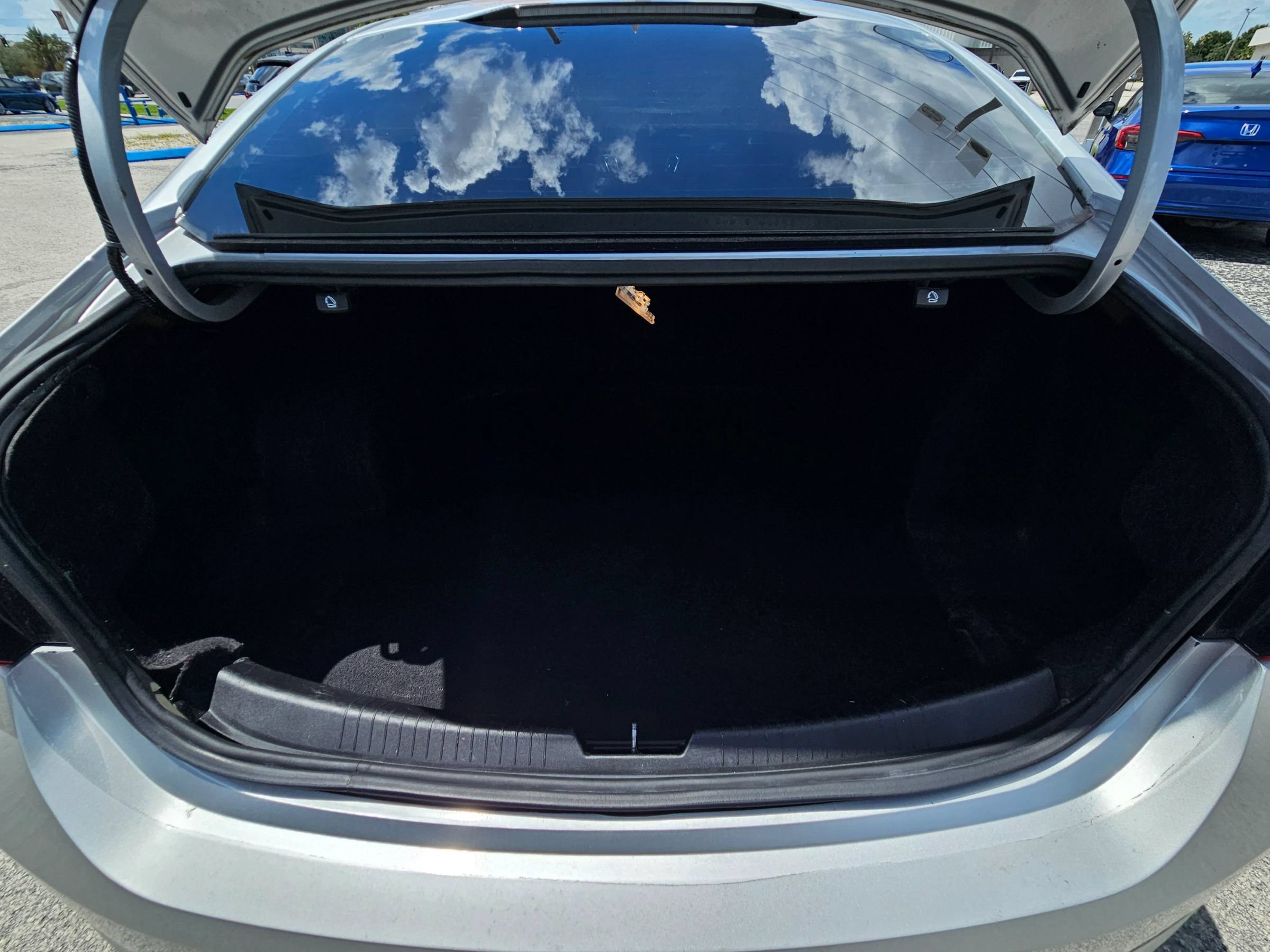Used 2020 Chevrolet Malibu LT FWD image 14