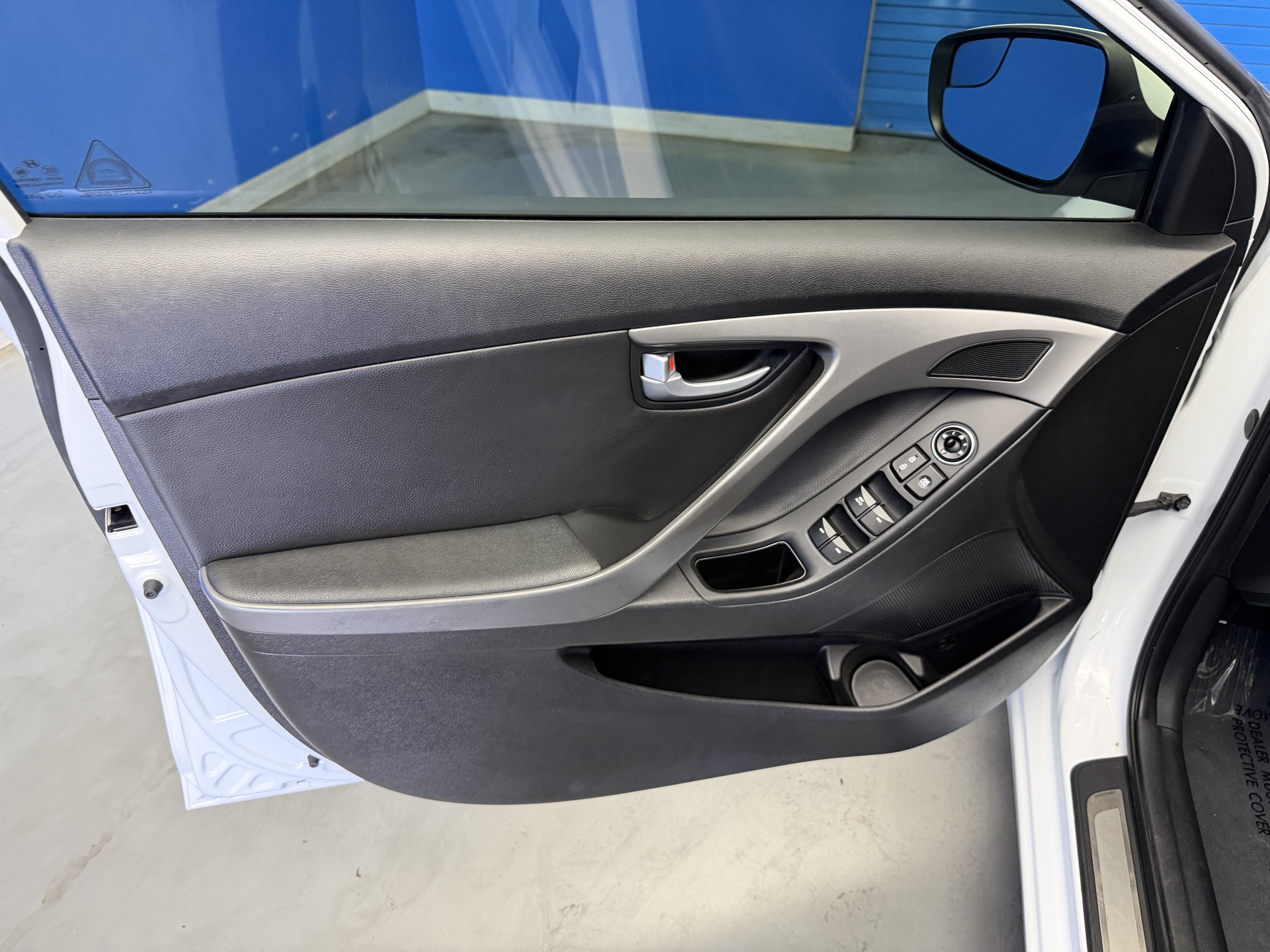 Used 2016 Hyundai Elantra Limited w/ Option Group 04 FWD image 9