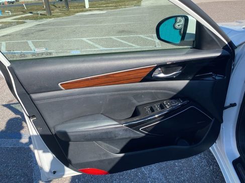 Used 2017 Kia Cadenza Premium w/ Luxury Package image 10