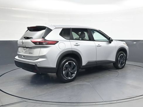 Used 2024 Nissan Rogue SV AWD/4WD image 5