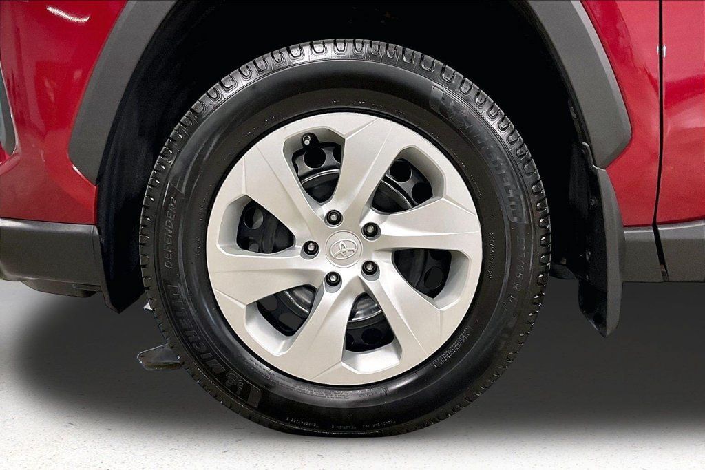 Used 2021 Toyota RAV4 LE w/ Carpet Mat Package (TMS) AWD/4WD image 33
