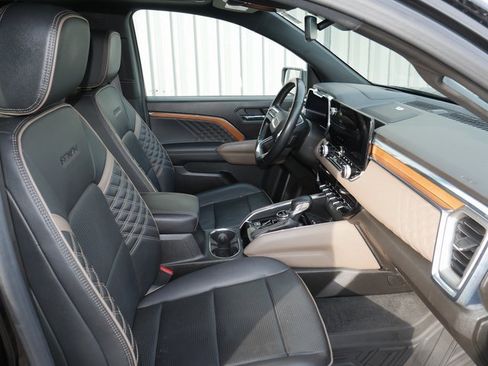 Used 2023 GMC Canyon Denali w/ Denali Black Edition image 27