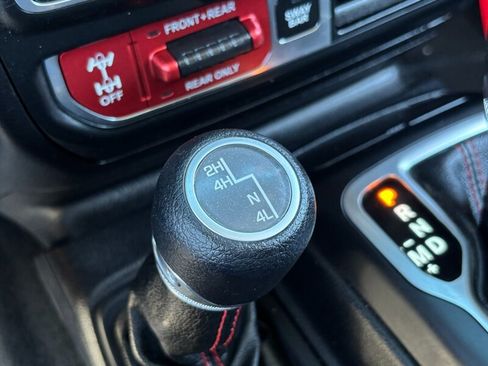 Used 2018 Jeep Wrangler Unlimited Rubicon AWD/4WD image 25