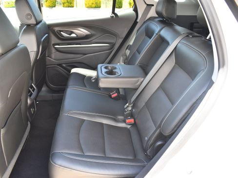 Used 2024 GMC Terrain SLT w/ Infotainment Package II AWD/4WD image 31
