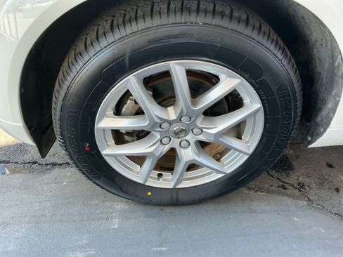 Used 2018 Volvo XC60 T5 Momentum image 26