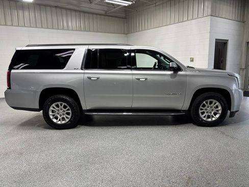Used 2018 GMC Yukon XL SLT AWD/4WD image 8