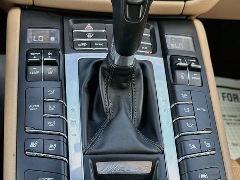 Used 2020 Porsche Macan AWD/4WD image 34