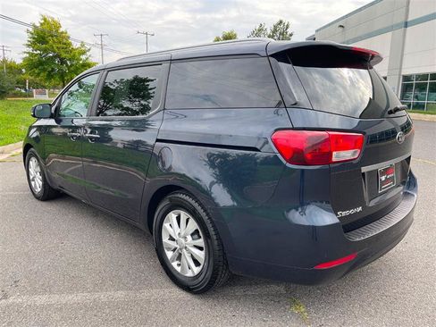 Used 2017 Kia Sedona LX w/ LX Essentials Premium Package FWD image 5