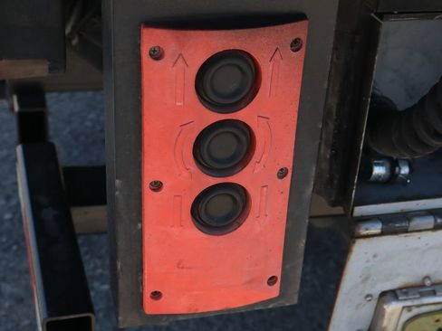 Used 2015 Ford F550 4x4 Regular Cab Super Duty image 8